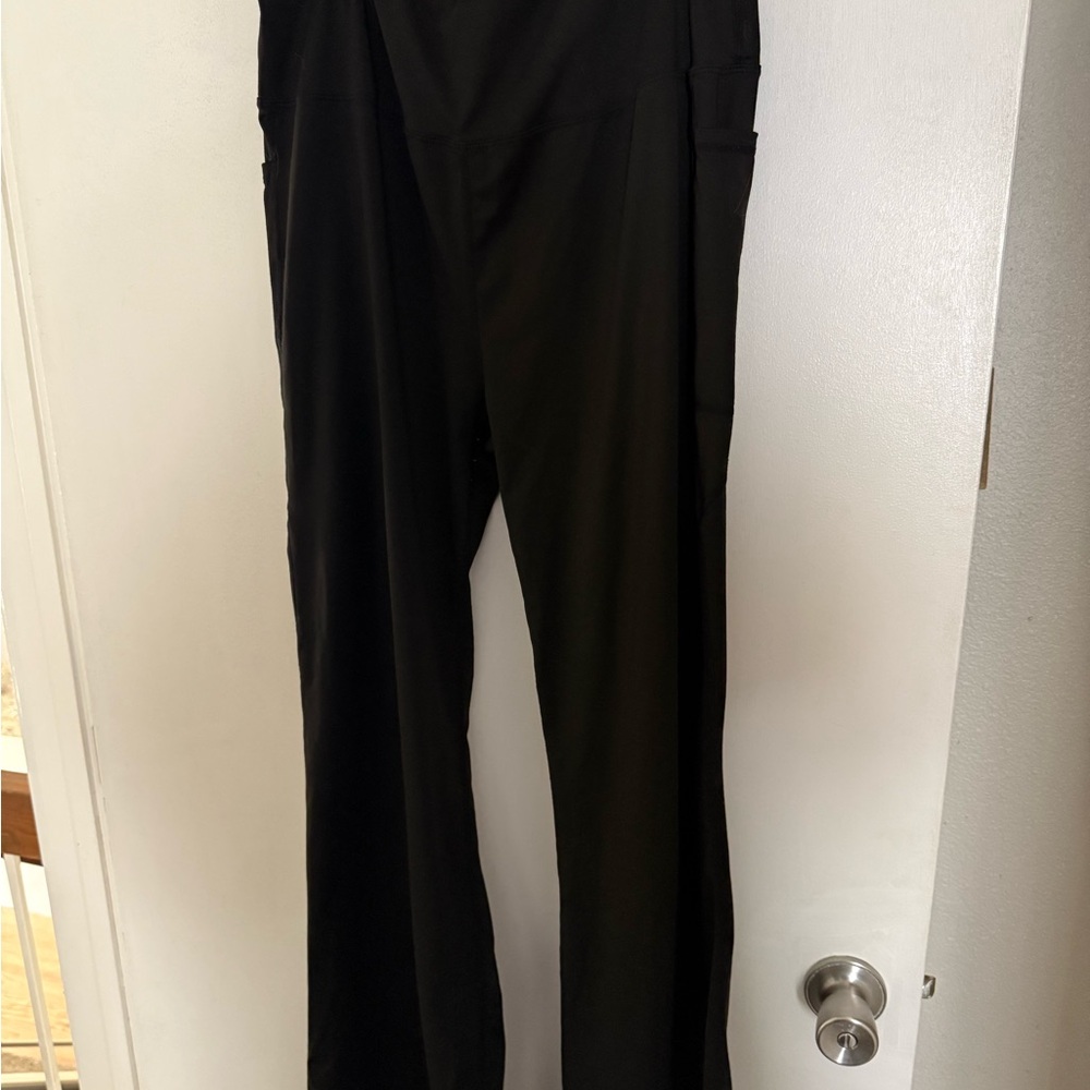 Black High-Waisted yoga pants flared